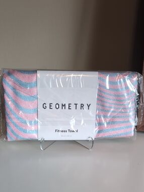 GEOMETRY Fitness Towel
